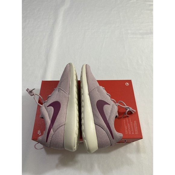 New Women’s Size 8.5 Plum Nike Roshe One Running Shoes 844994 501 - Picture 5 of 10